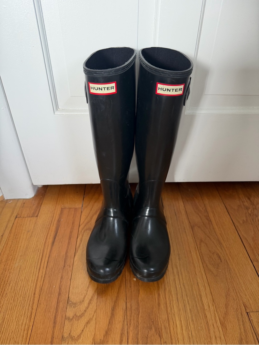 Hunter Women's Tall Gloss Black Rain Boots with Red Logo